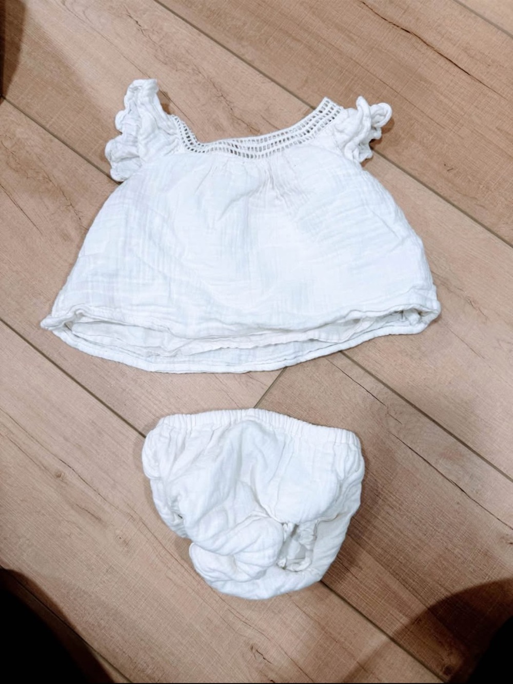 GAP Girls White Muslin Top & Bloomers Set 12-18 Months